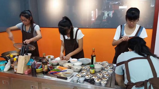 z6mg人生就是博食品加工与烹饪小学期实践成果比拼
