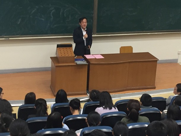 z6mg人生就是博导师团聘任仪式暨“心怀感恩・勇于担当”主题讲座顺利举行