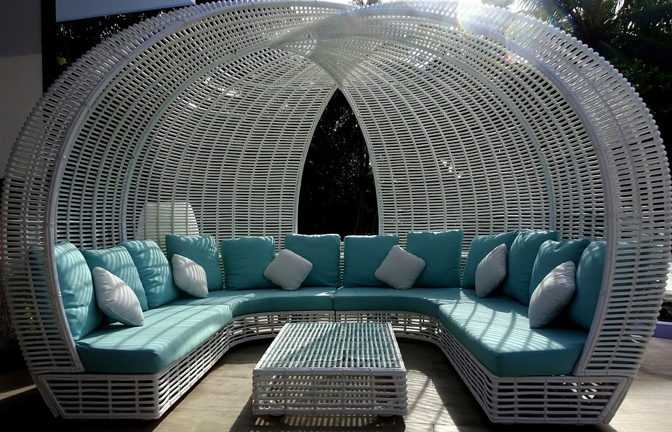 large round outdoor daybed